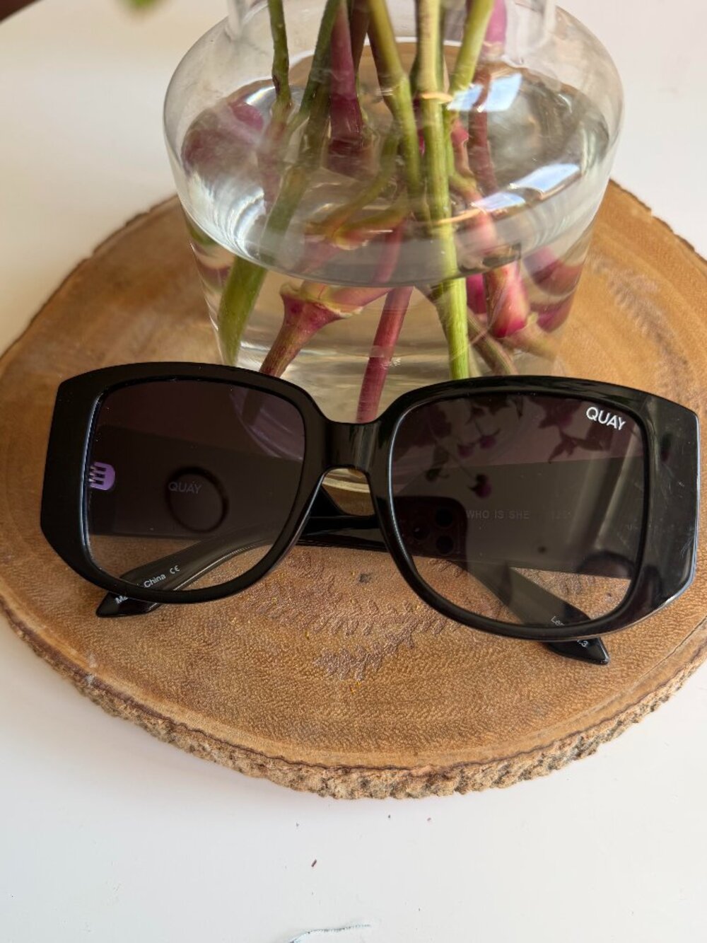 Quay Who Is She Sunglasses in Black